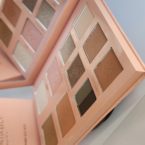 Kenia Ontiveros Beauty Glow and Go Kit - Picture 4 of 11